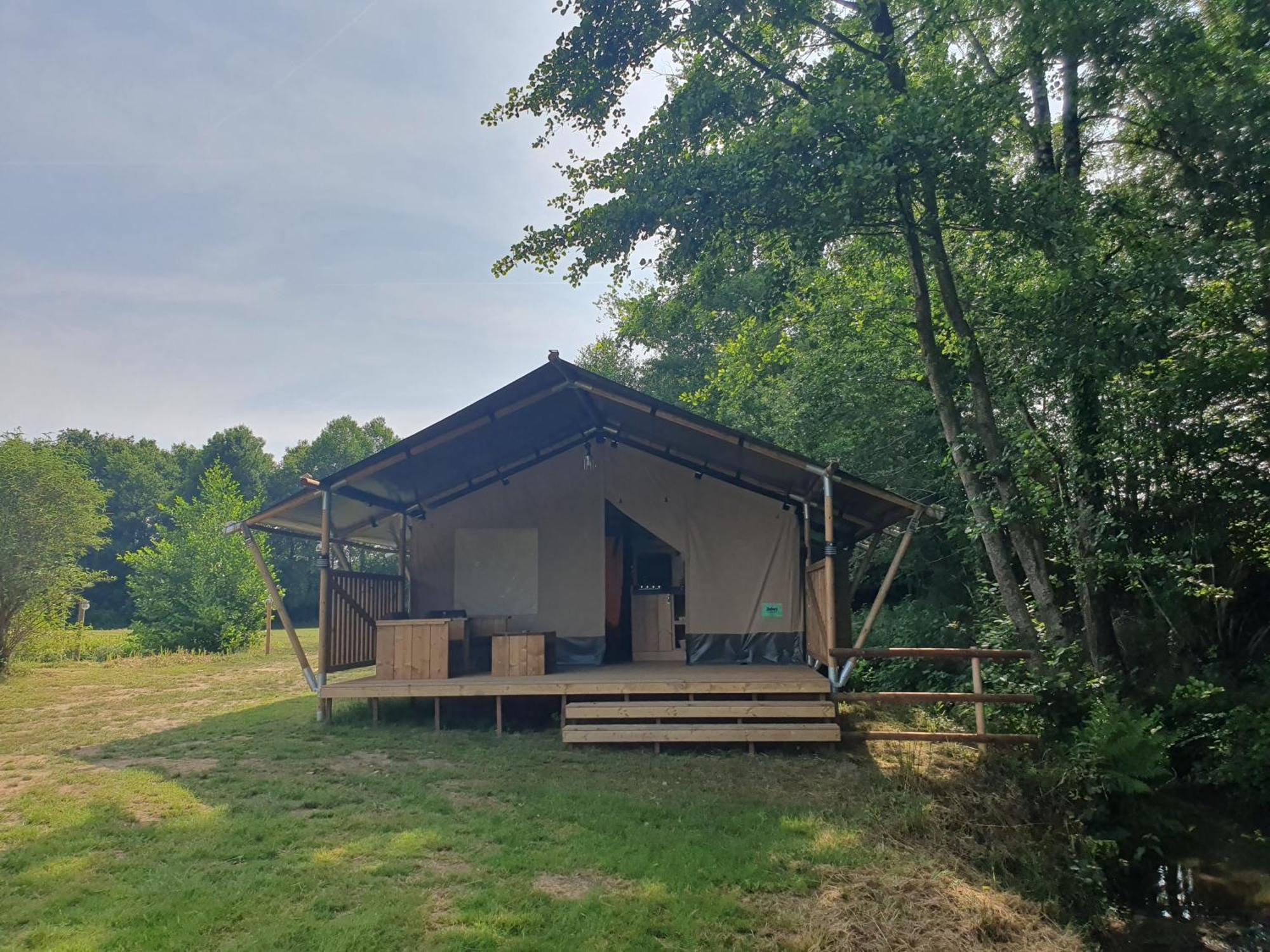 Luxury Safari Tents At Moulin Du Pommier Glamping & Camping Saulgond Luaran gambar